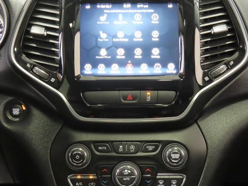 Used 2022 Jeep Cherokee Limited AWD/4WD image 9