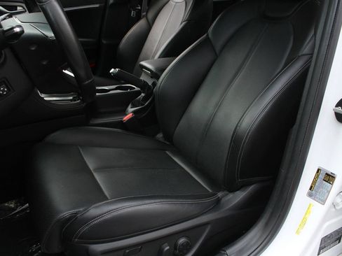 Used 2021 Genesis G70 2.0T Sport RWD image 17