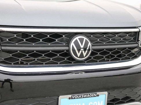 Used 2022 Volkswagen Taos SE image 5