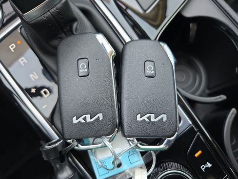 Used 2025 Kia Sportage EX FWD image 33