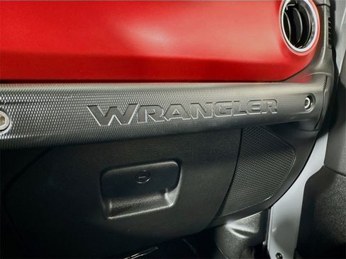 Used 2022 Jeep Wrangler Unlimited Rubicon w/ LED Lighting Group image 29