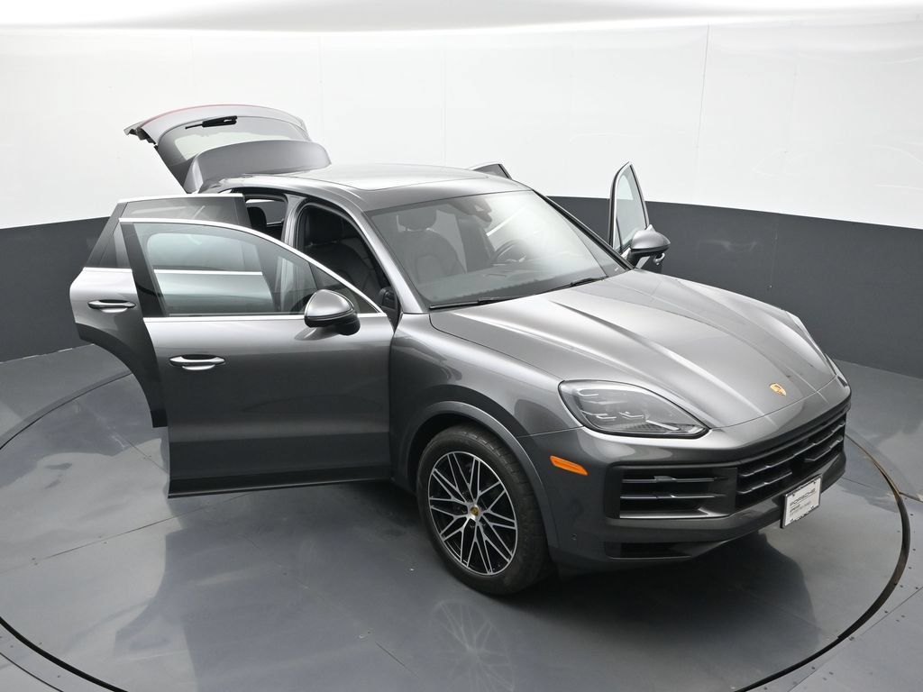 Certified 2024 Porsche Cayenne AWD/4WD image 32