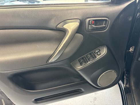 Used 2005 Toyota RAV4 2WD image 17