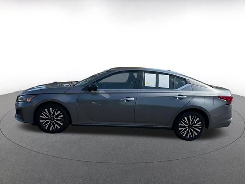 Used 2025 Nissan Altima 2.5 SV FWD image 9