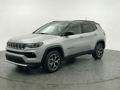 Used 2025 Jeep Compass Limited AWD/4WD image 3