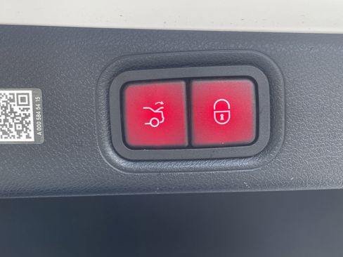 Used 2023 Mercedes-Benz E 350 Sedan image 11