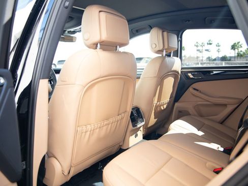 Certified 2025 Porsche Macan image 21