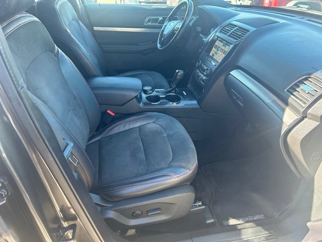 Used 2019 Ford Explorer XLT w/ Equipment Group 202A AWD/4WD image 23
