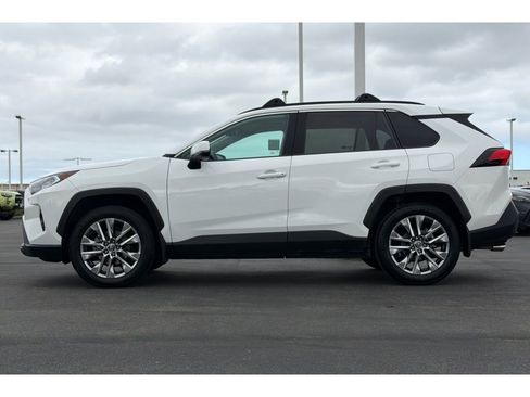 Used 2020 Toyota RAV4 XLE Premium AWD/4WD image 7
