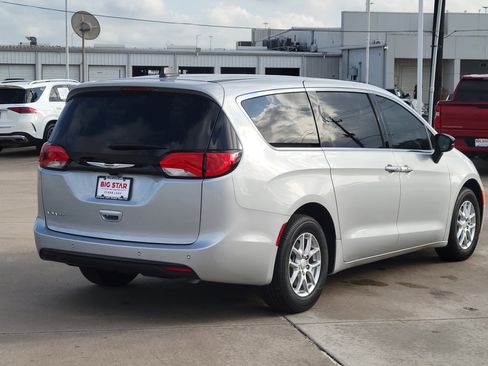 New 2026 Chrysler Voyager LX image 5