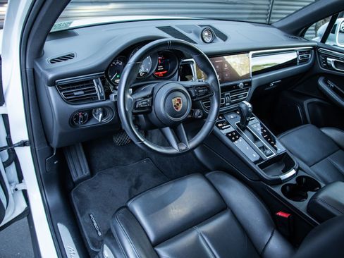 Certified 2022 Porsche Macan S image 4