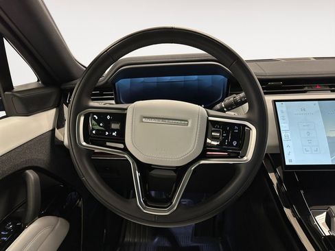 Used 2025 Land Rover Range Rover Sport SE AWD/4WD image 12