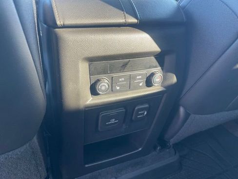 Used 2022 Chevrolet Traverse High Country AWD/4WD image 15