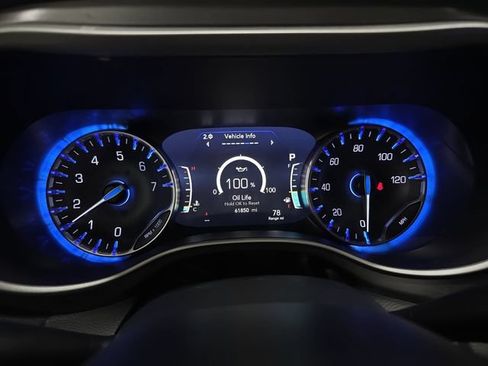 Used 2024 Chrysler Pacifica Touring-L FWD image 19
