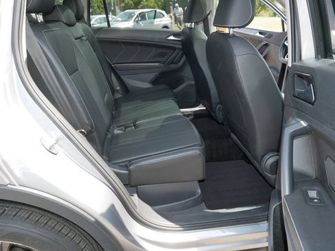 Certified 2023 Volkswagen Tiguan SE w/ Panoramic Sunroof Package AWD/4WD image 19