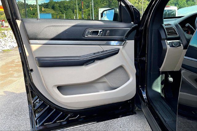 Used 2018 Ford Explorer XLT FWD image 17