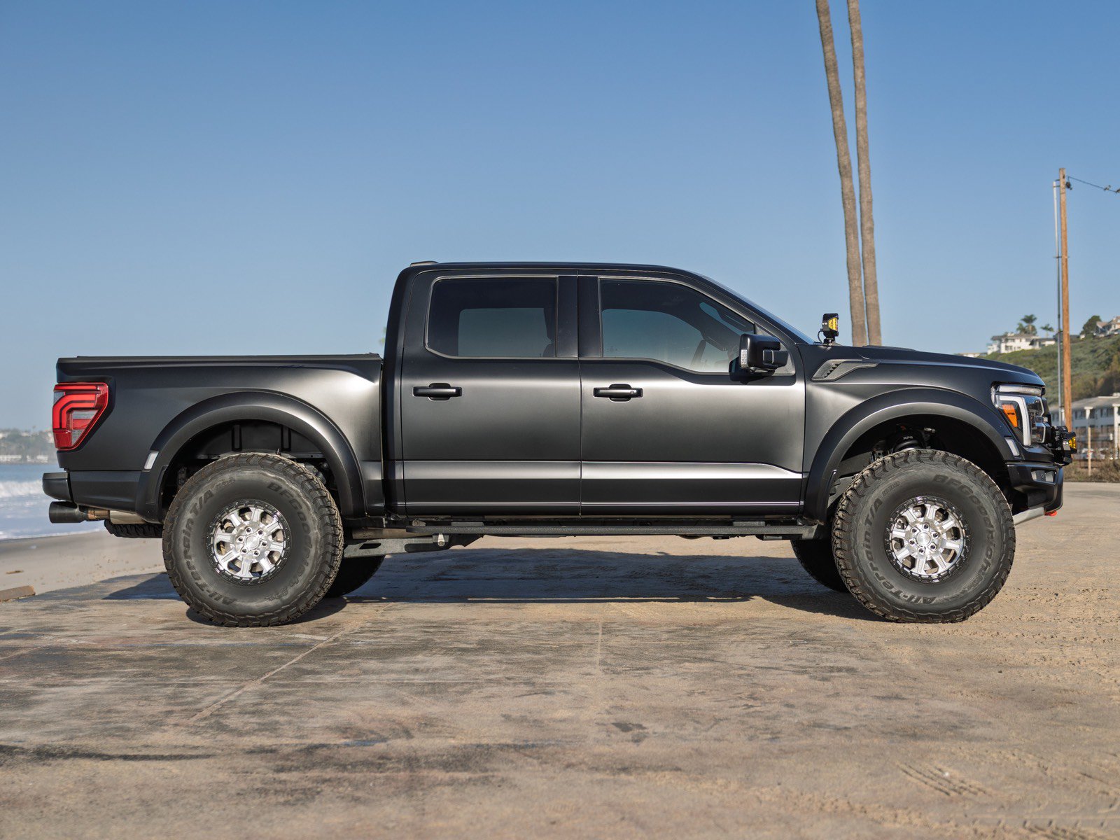 Used 2025 Ford F150 Raptor w/ Equipment Group 803A Raptor R AWD/4WD image 4