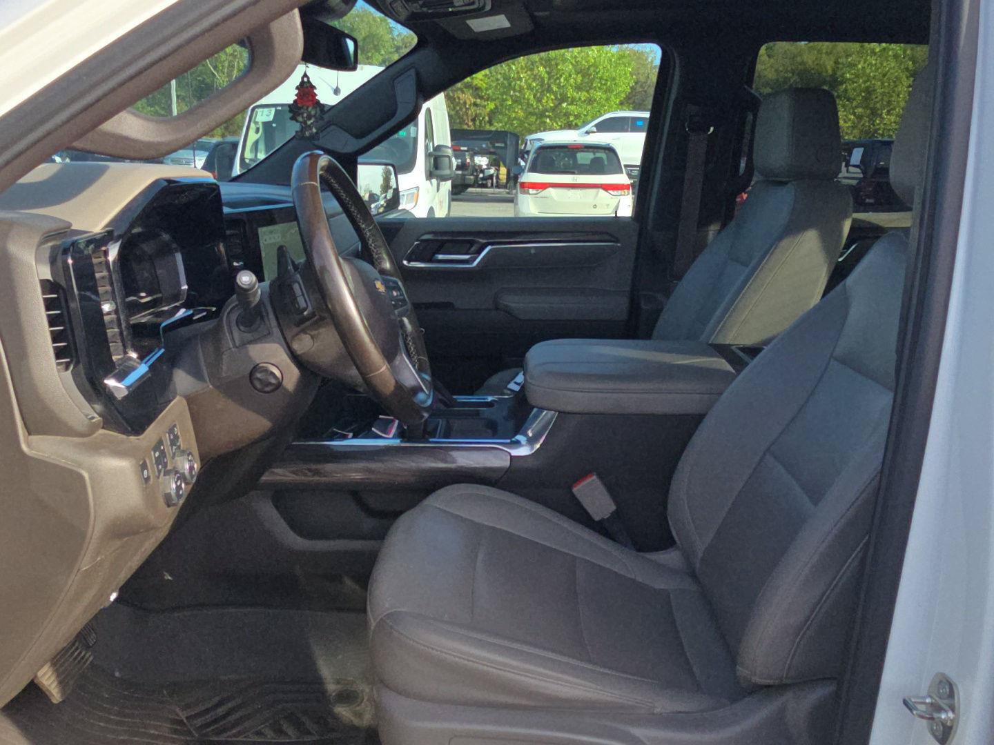 Used 2024 Chevrolet Silverado 1500 LTZ w/ LTZ Premium Package AWD/4WD image 16