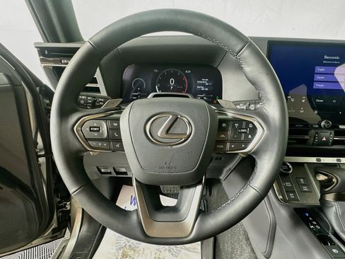 Used 2025 Lexus GX 550 w/ Accessory Package (2T) AWD/4WD image 11