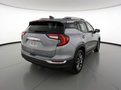 Used 2024 GMC Terrain SLT image 9