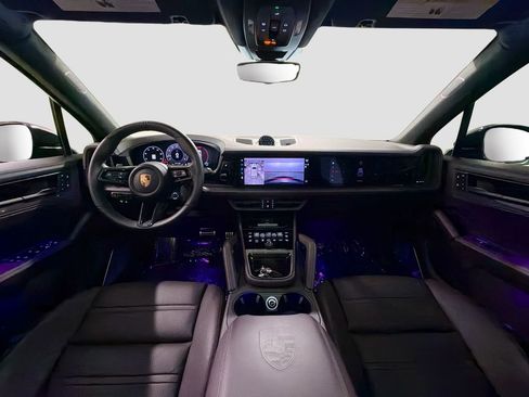 Certified 2025 Porsche Cayenne GTS AWD/4WD image 35