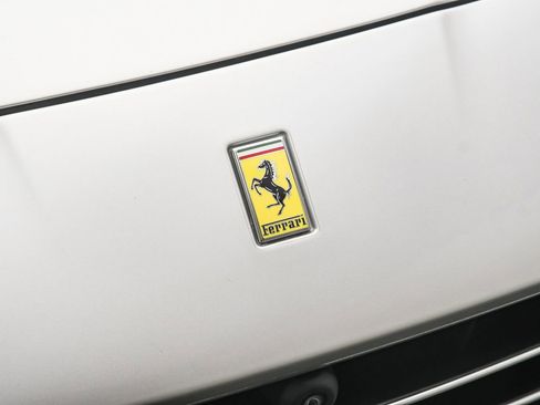 Used 2019 Ferrari Portofino image 29