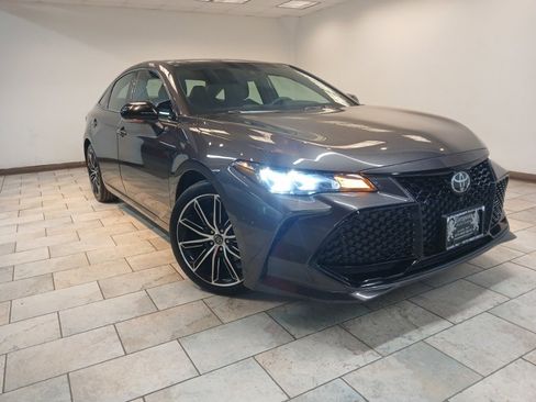 Used 2019 Toyota Avalon XSE image 1