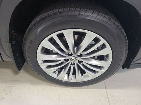 Used 2026 Toyota Highlander Platinum AWD/4WD image 45