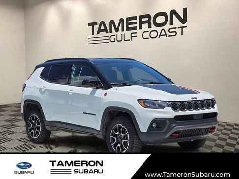 Used 2025 Jeep Compass Trailhawk AWD/4WD image 1