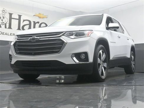 Used 2020 Chevrolet Traverse LT w/ LT Premium Package image 4