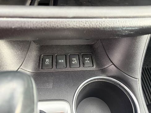 Used 2019 Toyota Highlander SE w/ Nightshade Edition image 30