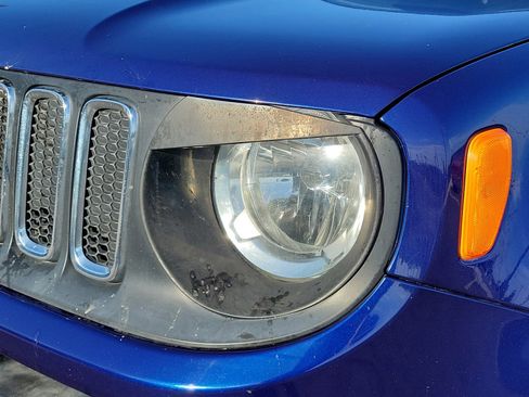 Used 2016 Jeep Renegade Latitude FWD image 10