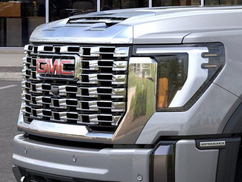 New 2026 GMC Sierra 2500 Denali w/ Denali Reserve Package AWD/4WD image 13