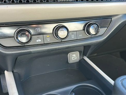 Used 2023 Honda HR-V LX image 16