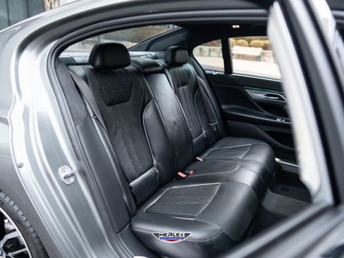 Used 2018 BMW 750i xDrive image 18
