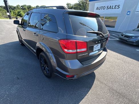 Used 2019 Dodge Journey SE w/ Premium Group FWD image 3