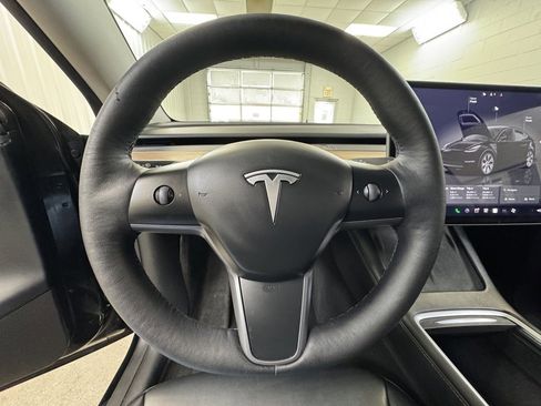 Used 2023 Tesla Model Y Long Range image 32