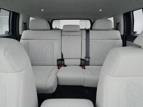 Used 2025 Hyundai Santa Fe SEL FWD image 13