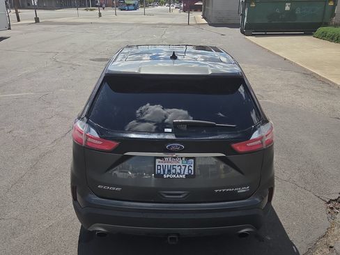 Used 2020 Ford Edge Titanium w/ Class II Trailer Tow Package AWD/4WD image 10