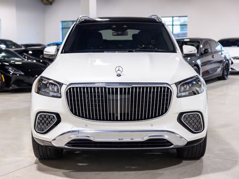 Used 2024 Mercedes-Benz Maybach GLS 600 4MATIC image 11