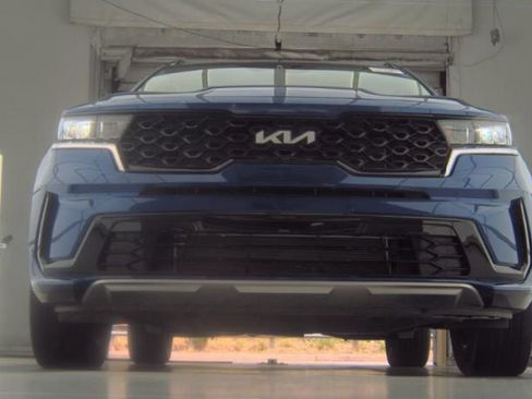 Used 2023 Kia Sorento S w/ Panoramic Sunroof Package FWD image 4