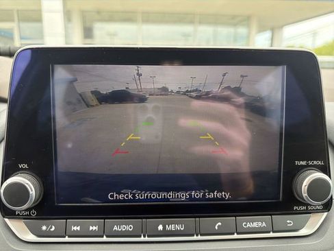 Used 2023 Nissan Rogue S AWD/4WD image 19