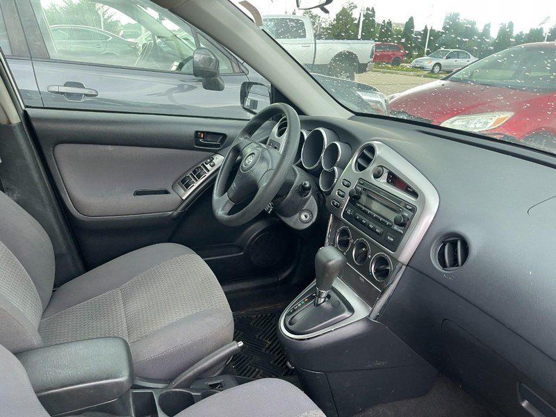 Used 2005 Toyota Matrix FWD image 2