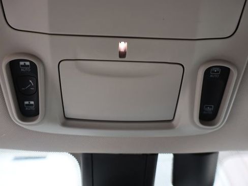 Used 2018 Chrysler Pacifica Limited FWD image 27