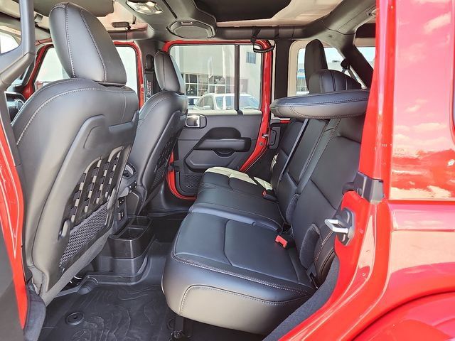 Used 2022 Jeep Wrangler Unlimited Rubicon w/ Dual Top Group AWD/4WD image 10