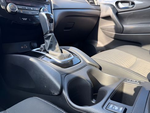 Used 2018 Nissan Rogue SV w/ Sun & Sound Touring Package FWD image 24