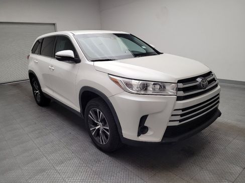 Used 2019 Toyota Highlander LE FWD image 13