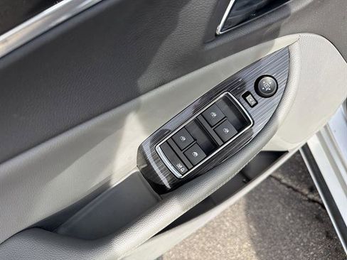 Used 2019 Chevrolet Impala LT w/ LT Convenience Package image 15