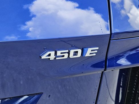 New 2025 Cadillac Lyriq Sport image 11