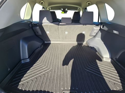 Used 2020 Toyota RAV4 LE image 15